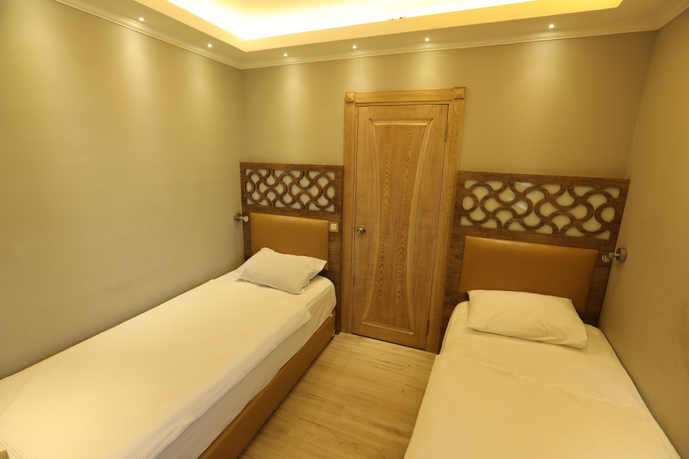 Unluselek Hotel 15/44