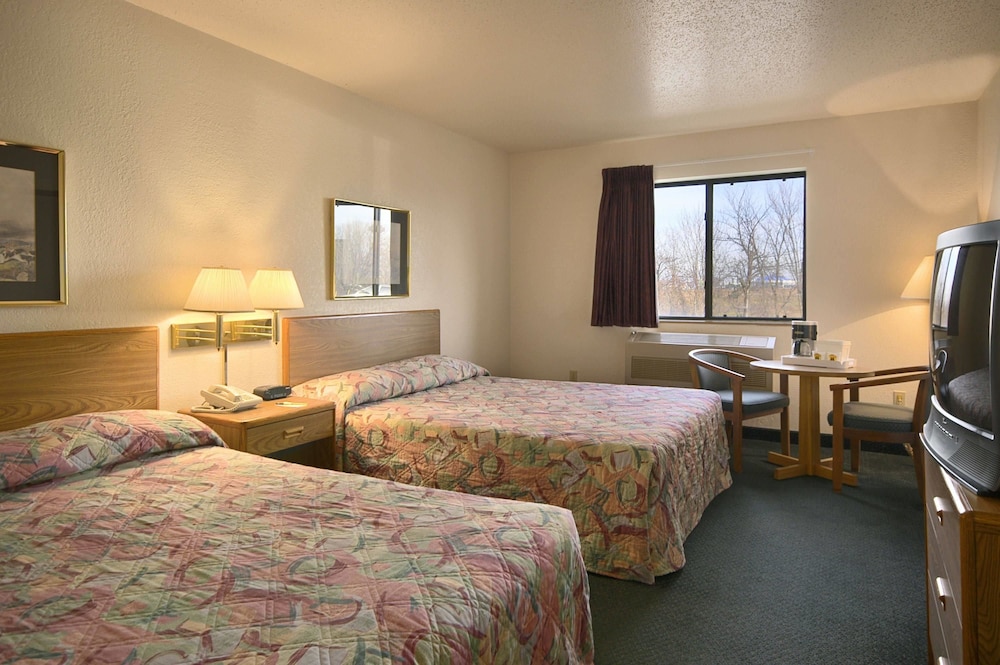 Travelodge by Wyndham Hudsonville 10/42