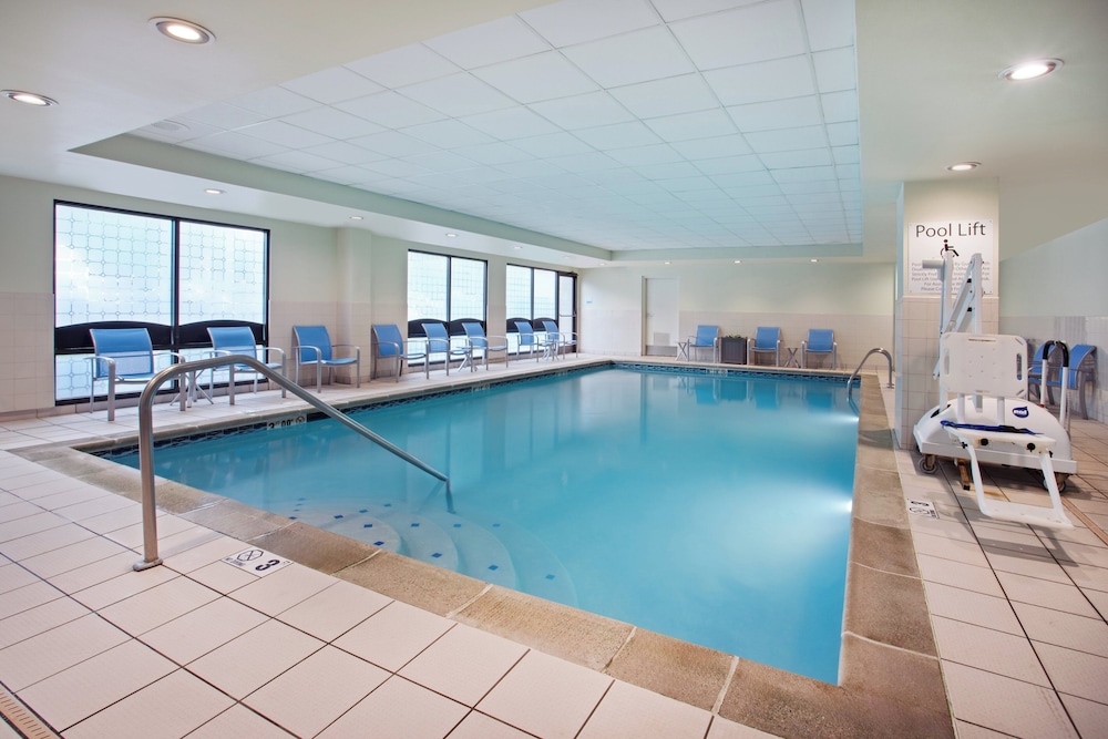 Holiday Inn Express and Suites Cincinnati Riverfront, an IHG Hotel 31/64