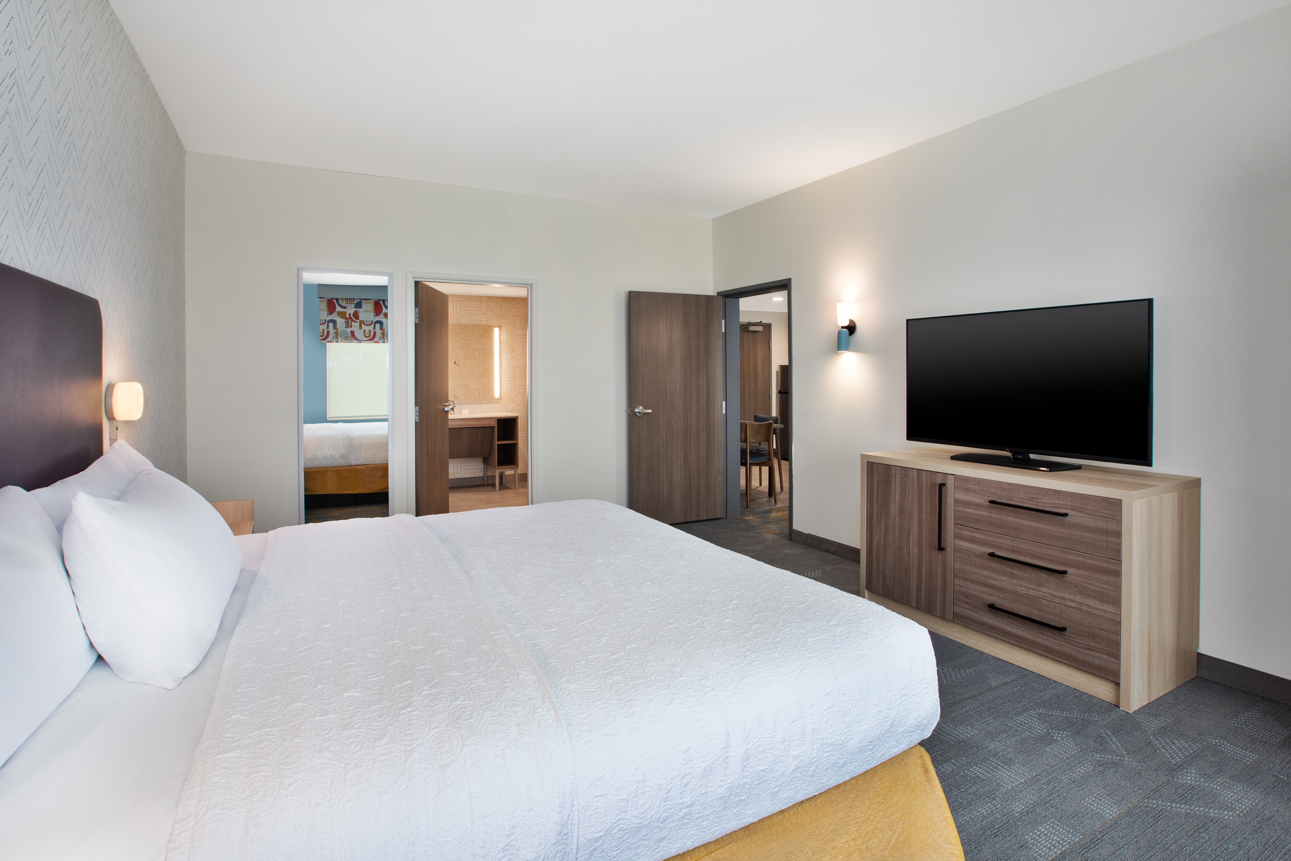1 BEDROOM, SUITE, KING BED, ACCESSIBLE