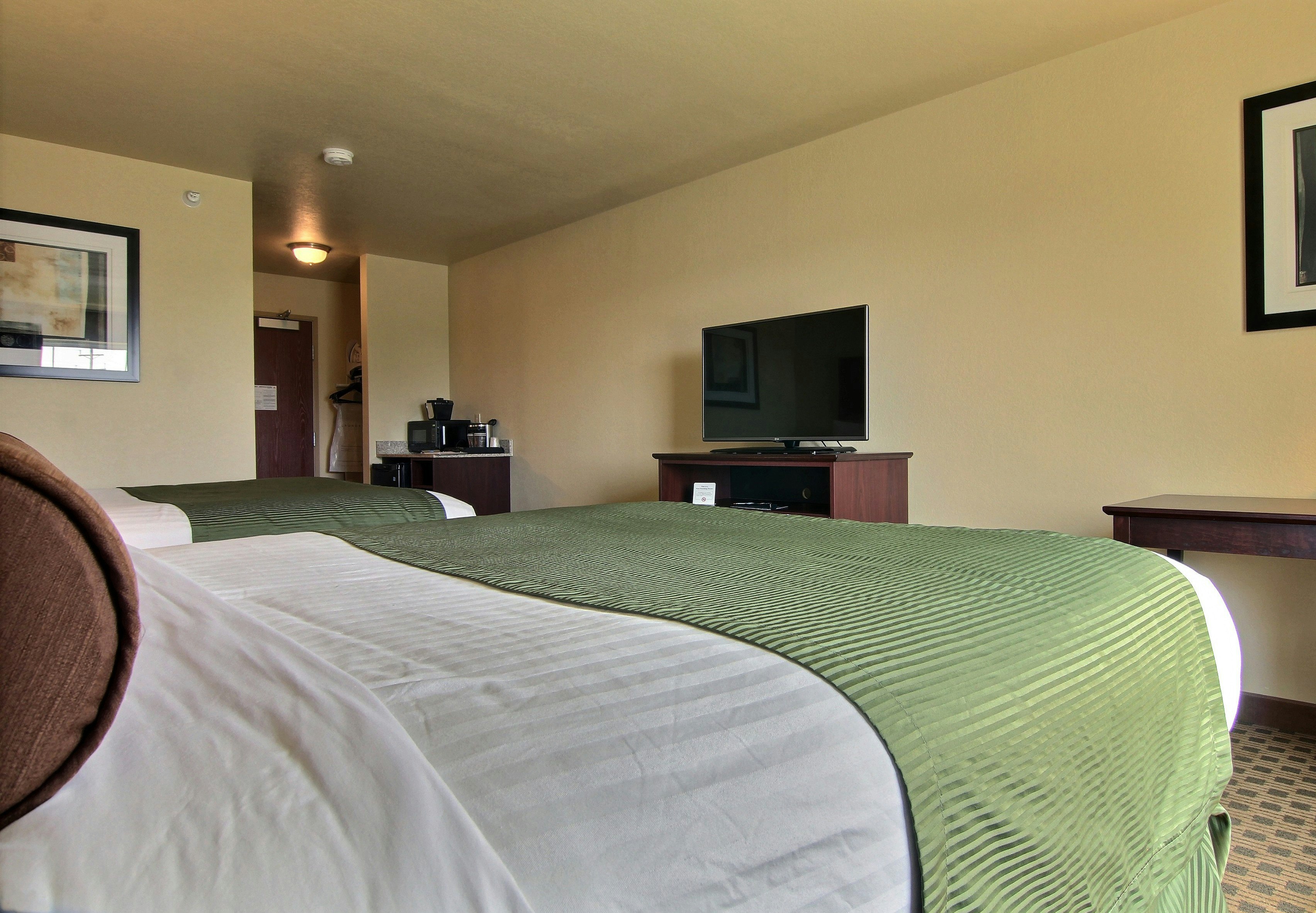 Cobblestone Inn and Suites 13/26