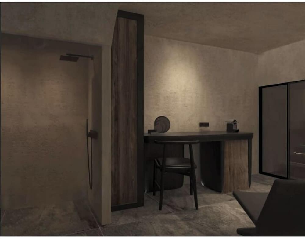 Central Fira Hotel 4/62