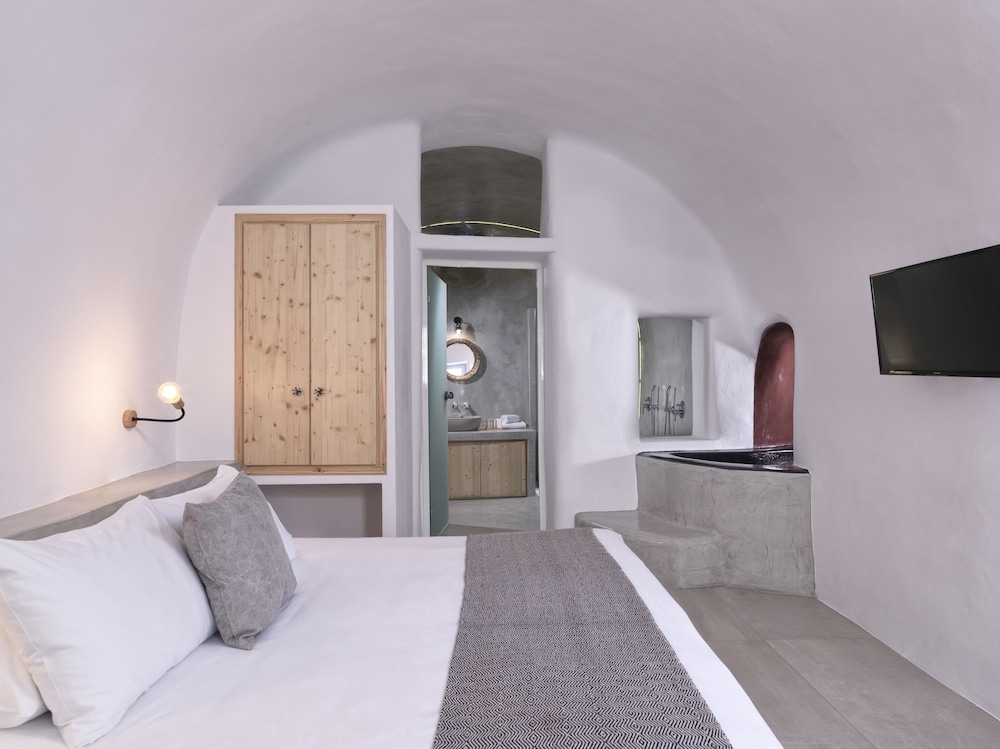 CAVE, DELUXE, VILLA, PRIVATE INDOOR POOL