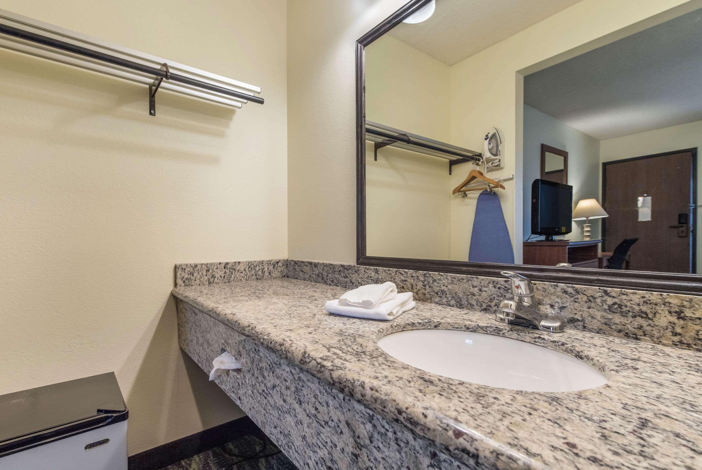 Quality Inn Bellevue 22/24