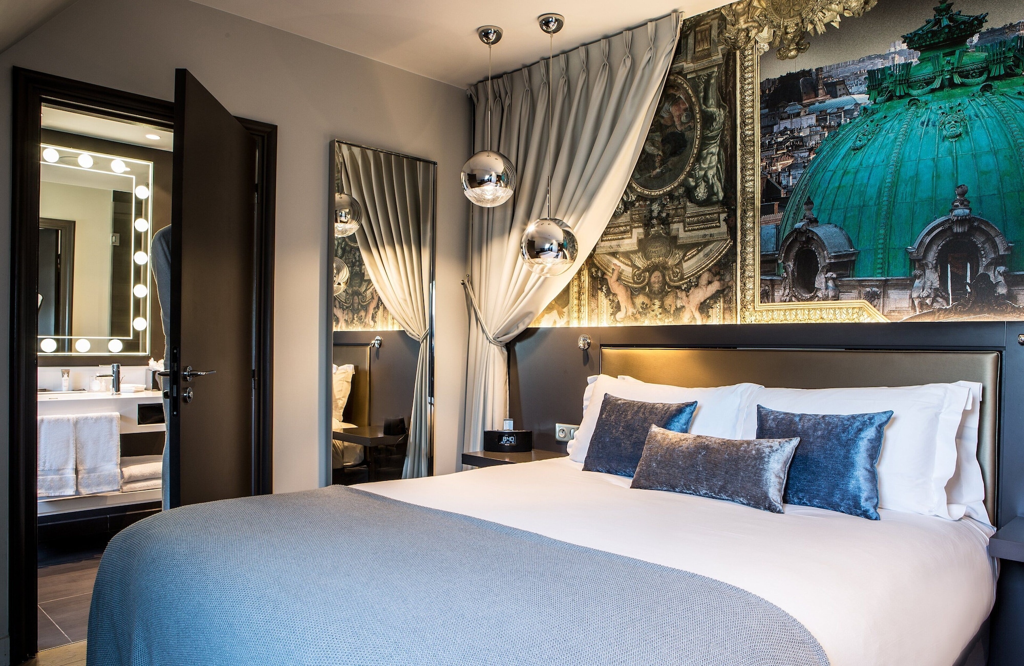 جناح بسرير كوين بغرفة نوم واحدة مع أريكة، Hotel Indigo Paris - Opera by IHG 2/7