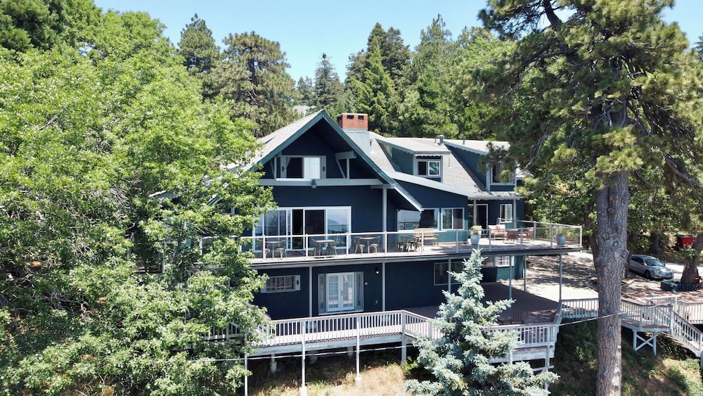 The Sky View Inn 2/67