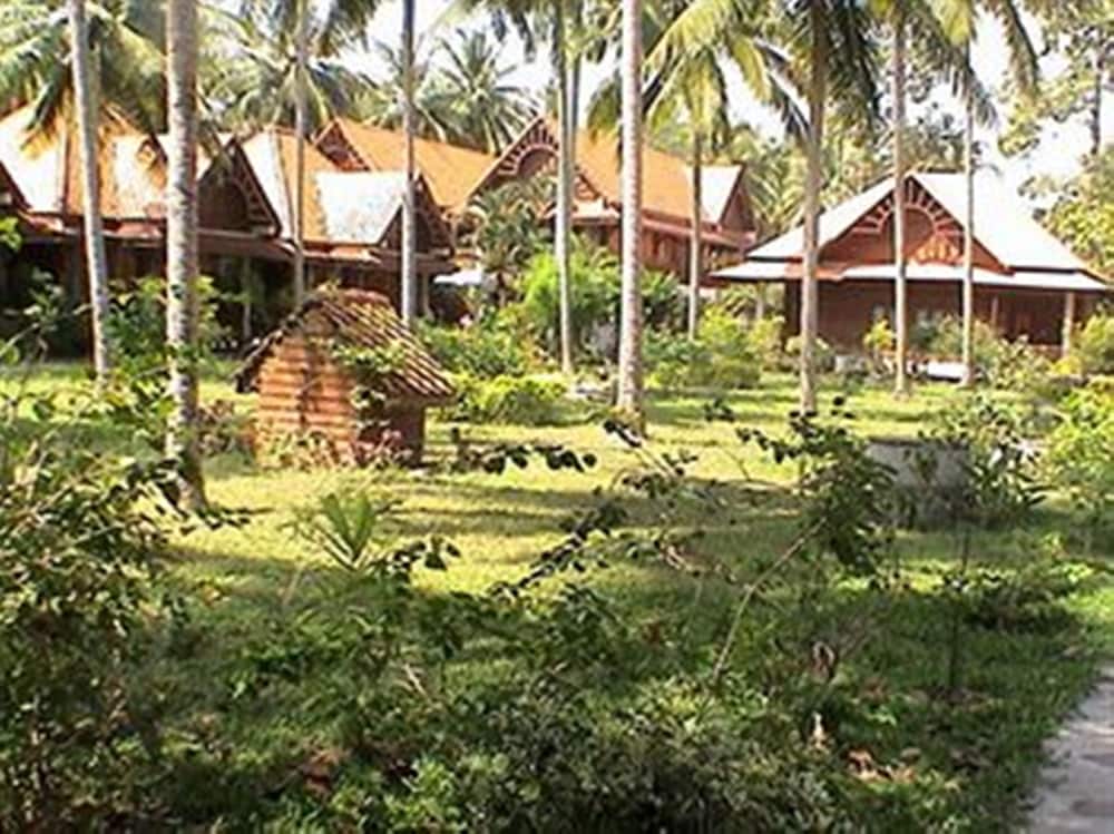 Coral Hotel Bangsaphan 58/62