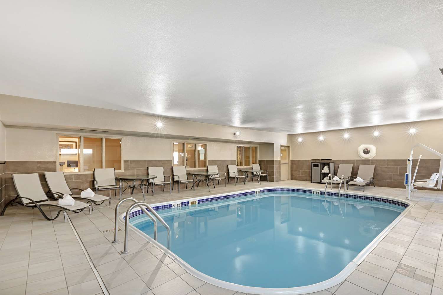 swimming pool spa
