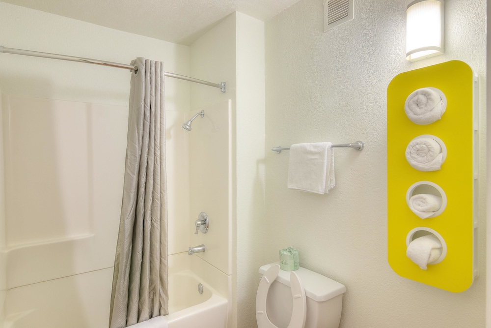 Motel6 Simi Valley, CA 50/50