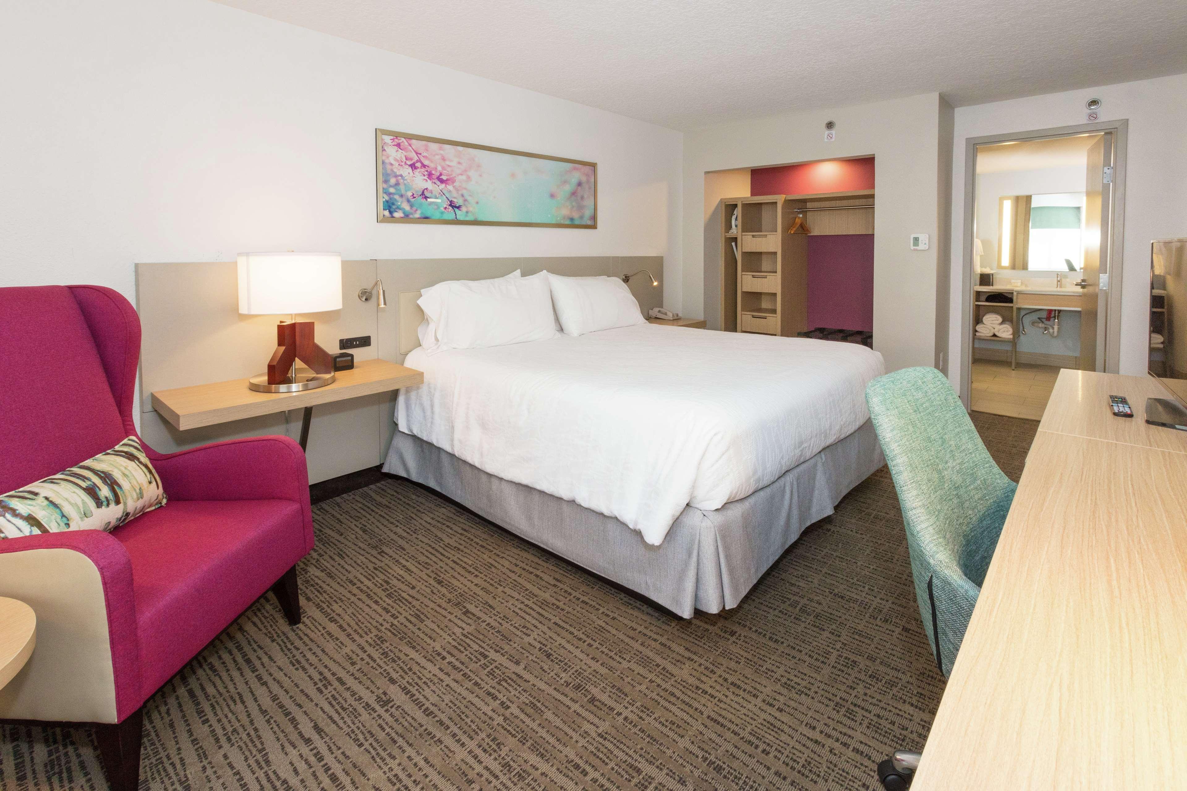 1 BEDROOM, SUITE, KING BED, SOFA