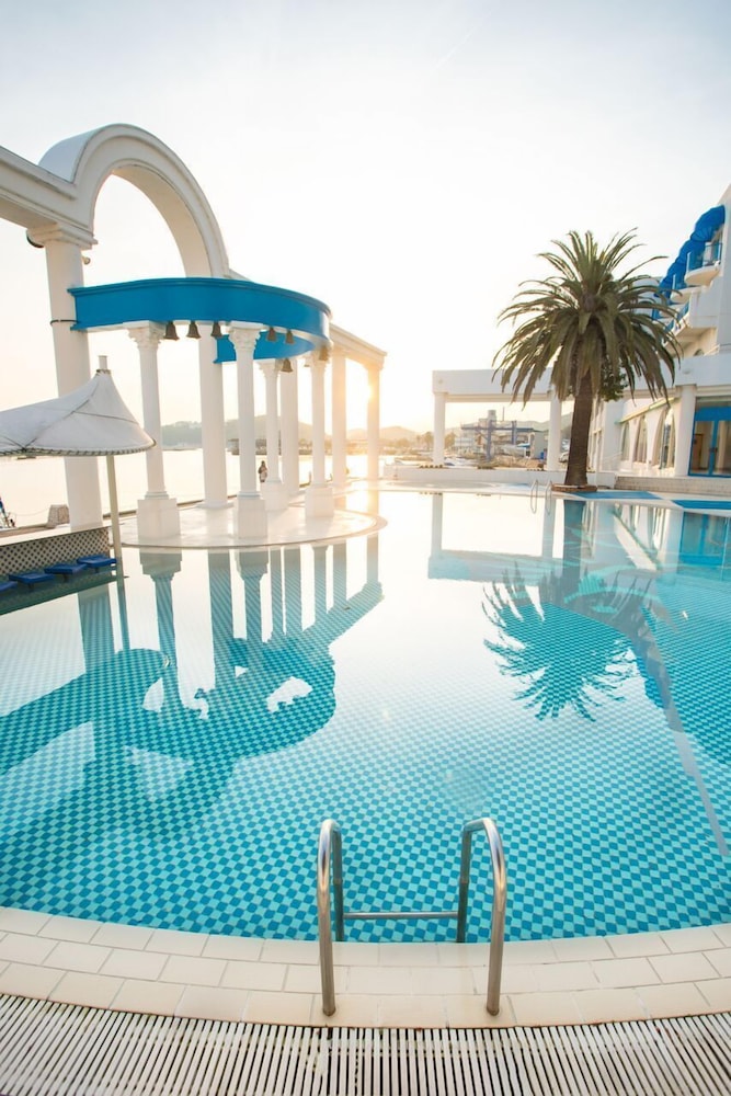 HOTEL LIMANI 9/64
