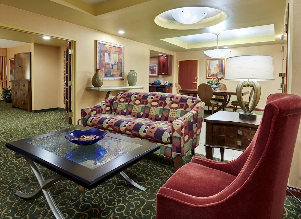 Embassy Suites by Hilton Hampton Convention Center 30/46