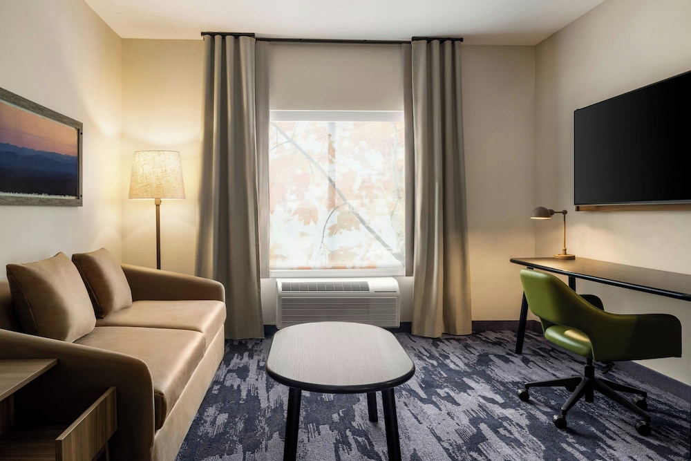 Fairfield Inn & Suites Bethlehem PA 19/24