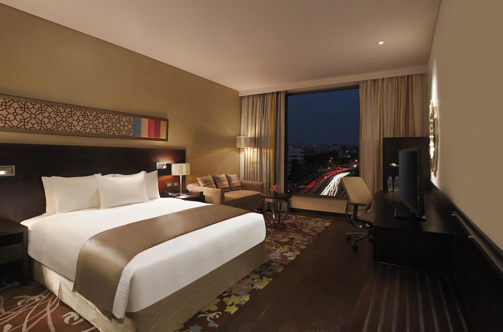 EXECUTIVE, KING BED, CITY VIEW