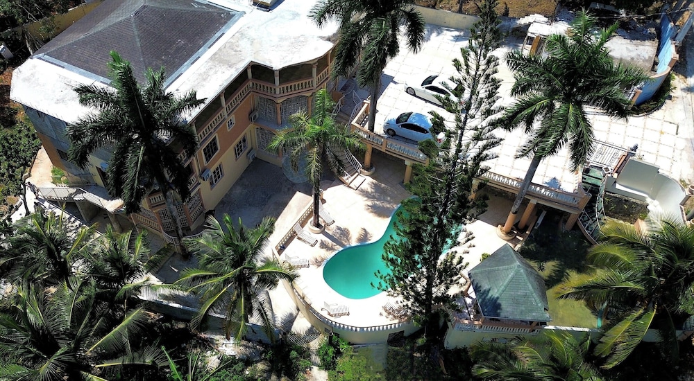 Chateau Margarite Villa 7/50