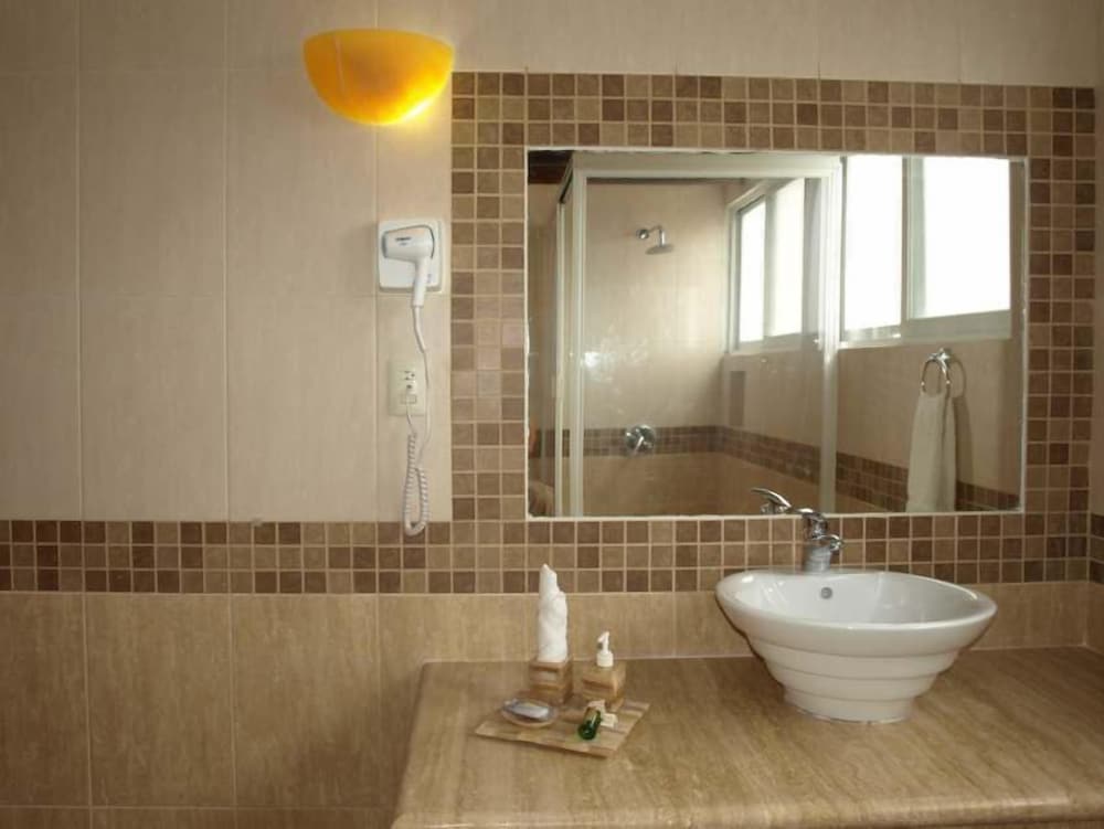 Hotel Suites El Campanario 34/39