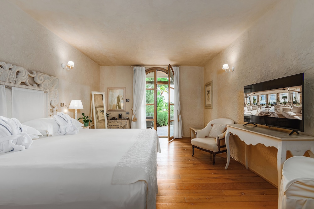 Deluxe, King Bed, Garden Area