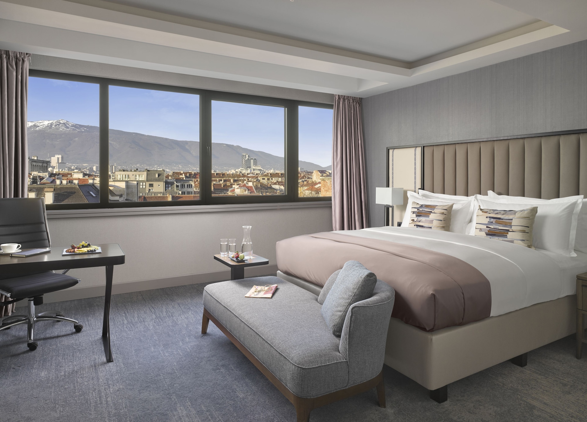 Classic, King Bed, Mountain View, Club Lounge Access