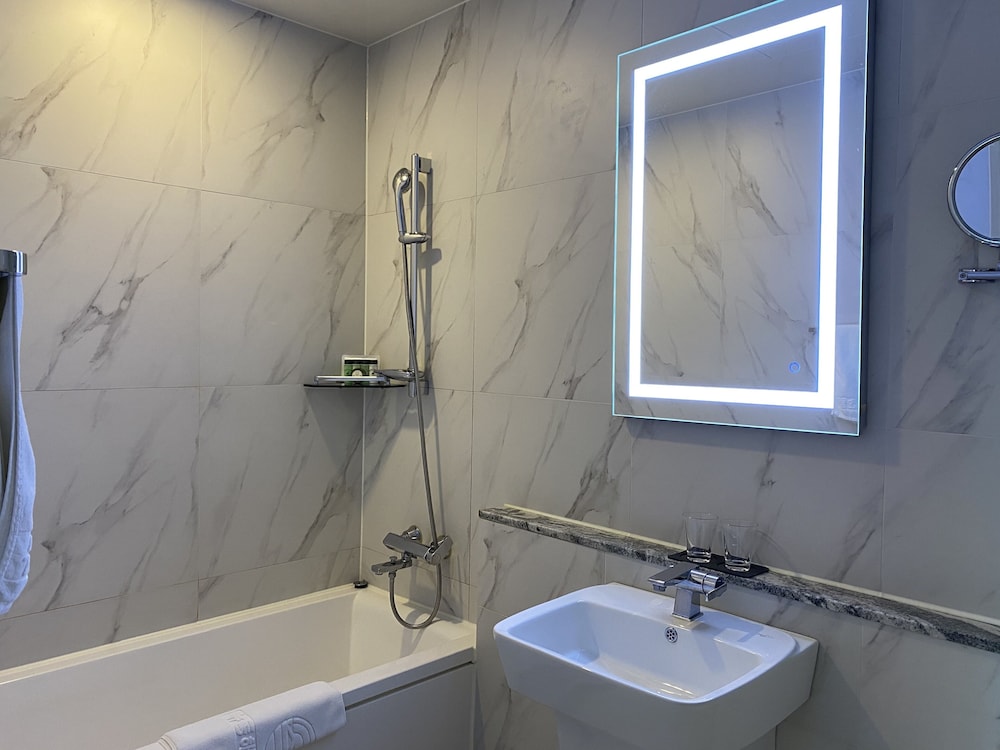 New Donghae Hotel 65/70