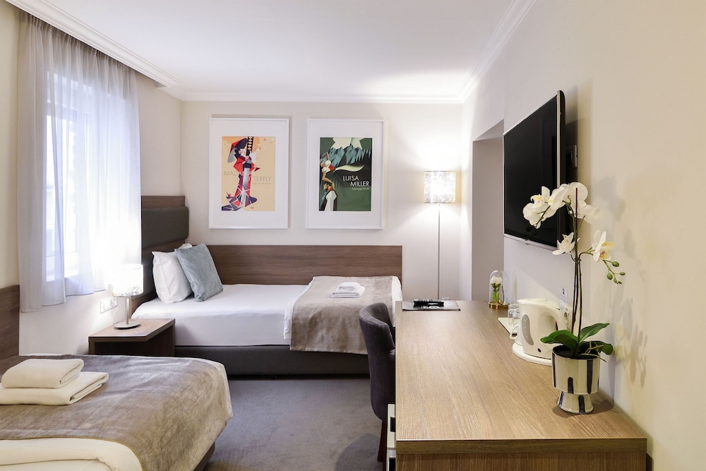 Opera Garni Hotel Belgrade 21/44
