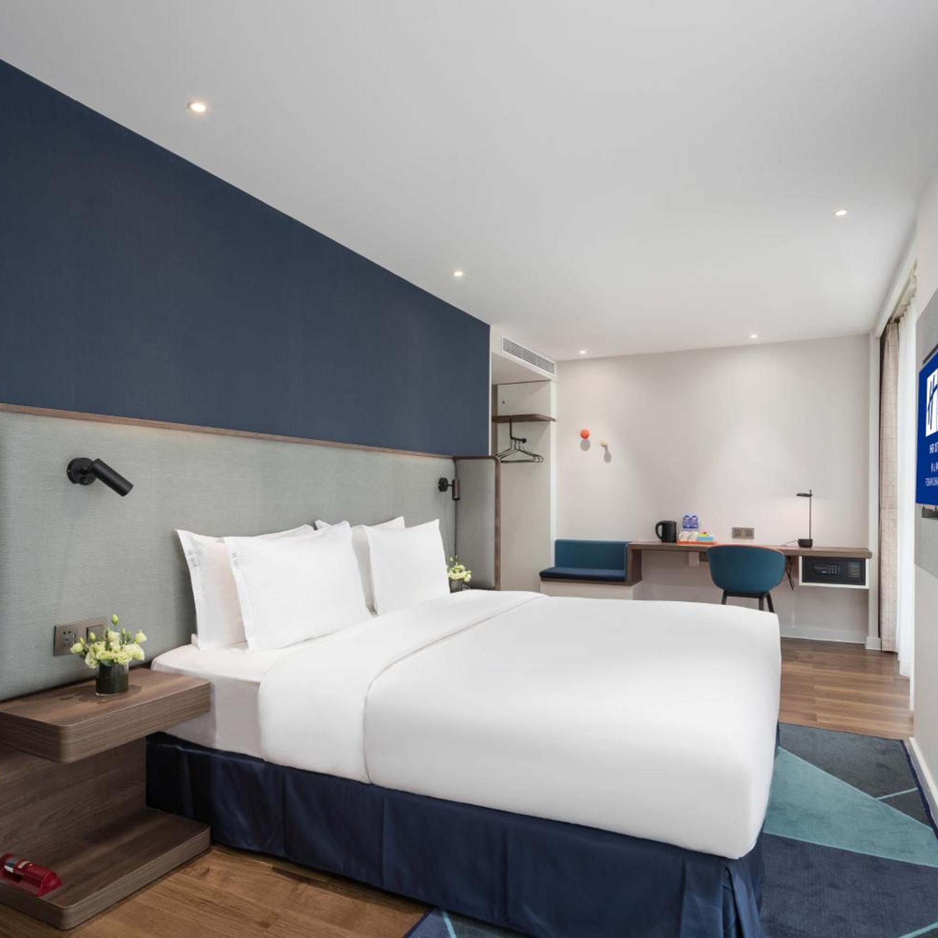 Xtra Space, Standard, King Bed