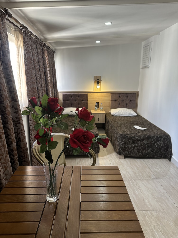 Beyond Otel 20/32