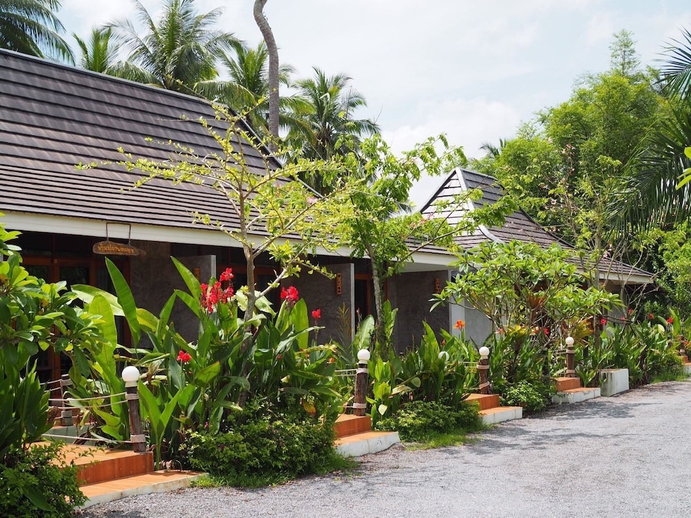Ruean Thai Nai Bang By Pansak Resort 65/66