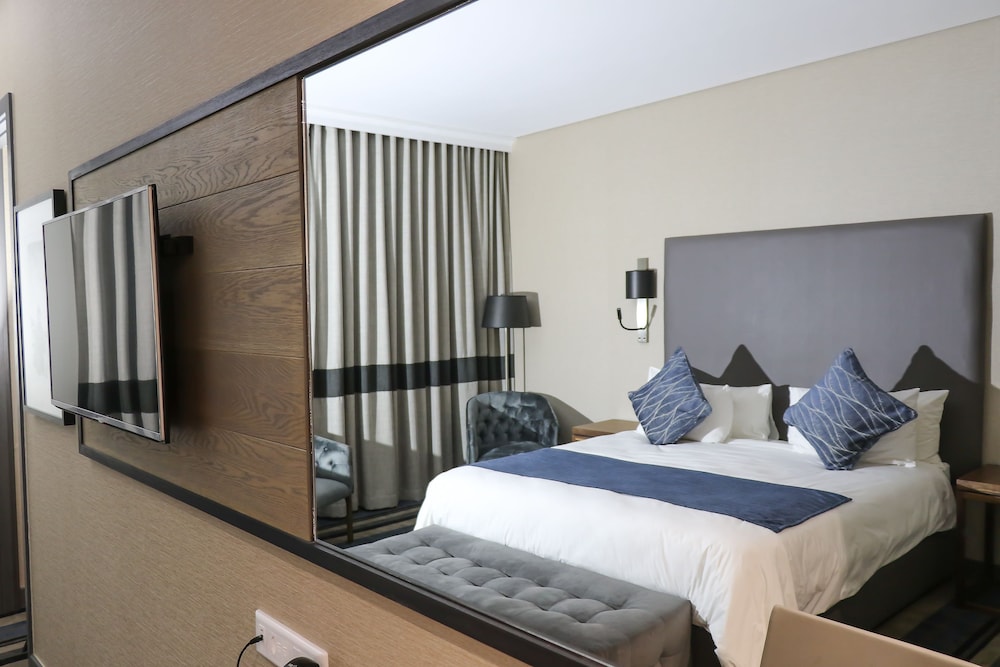 Mayfair Hotel 6/47