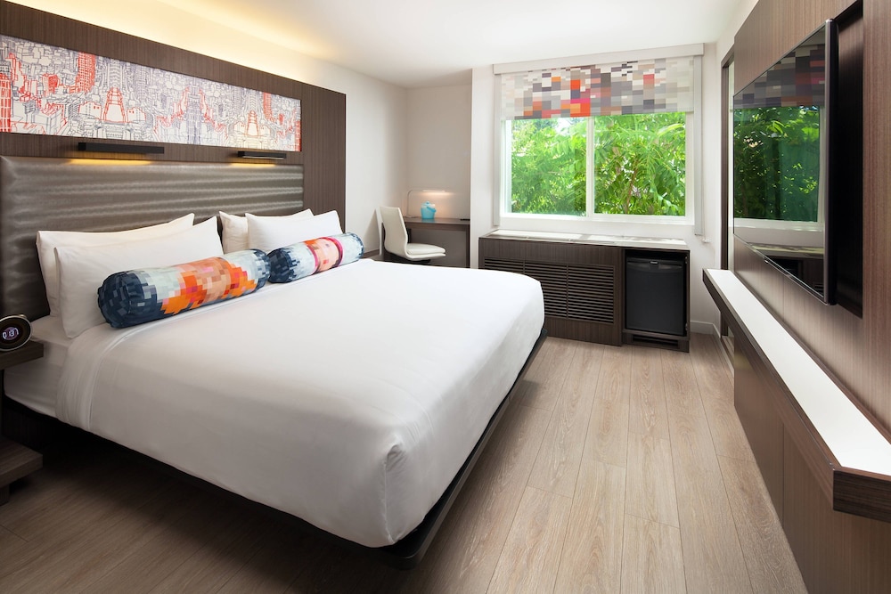 Aloft, King Bed