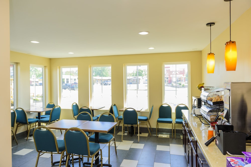 AArya Hotel By Niagara Fashion Outlets 31/44