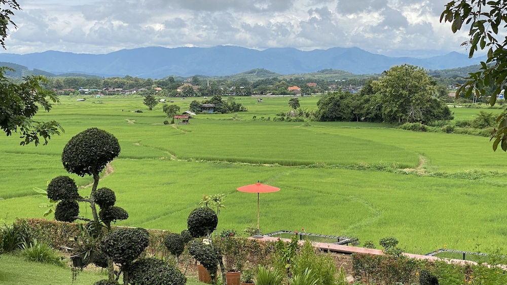 Nan Seasons Boutique Resort 73/81