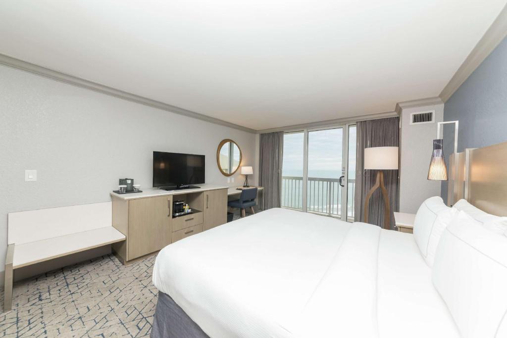 Room, King Bed, Ocean Front, Sofa, Accessible