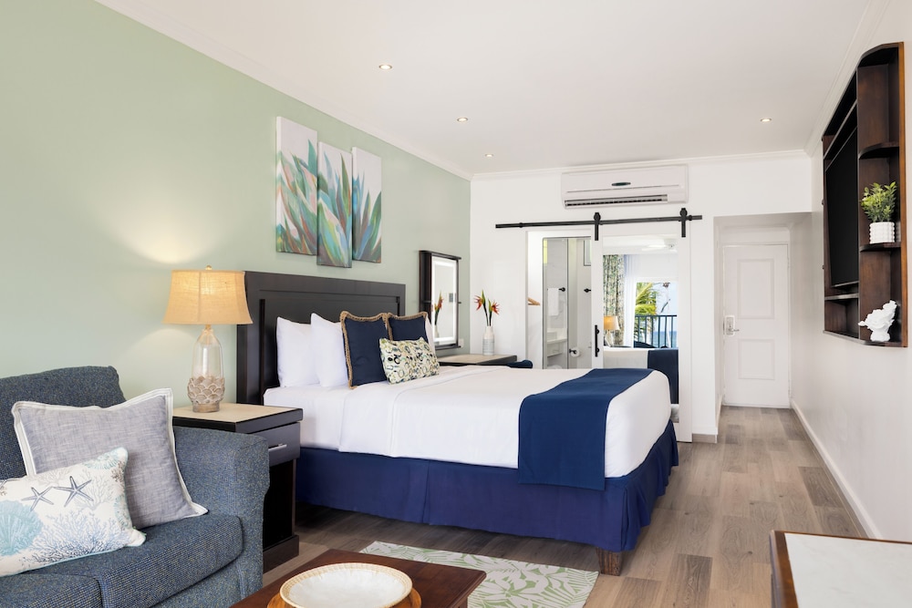 Coconut Bay Beach Resort and Spa 24/73