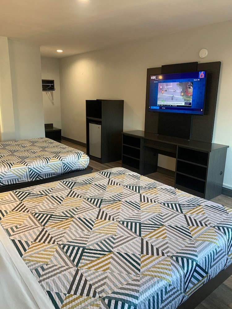Motel6 San Diego, CA - Airport - Harbor 43/56