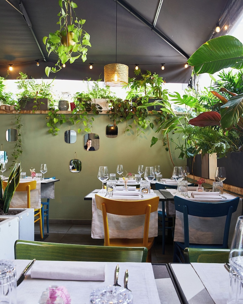 Apollo Boutique Hotel 62/72