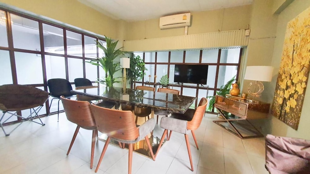 RoomQuest Ratchada AI Serviced Residence 20/35