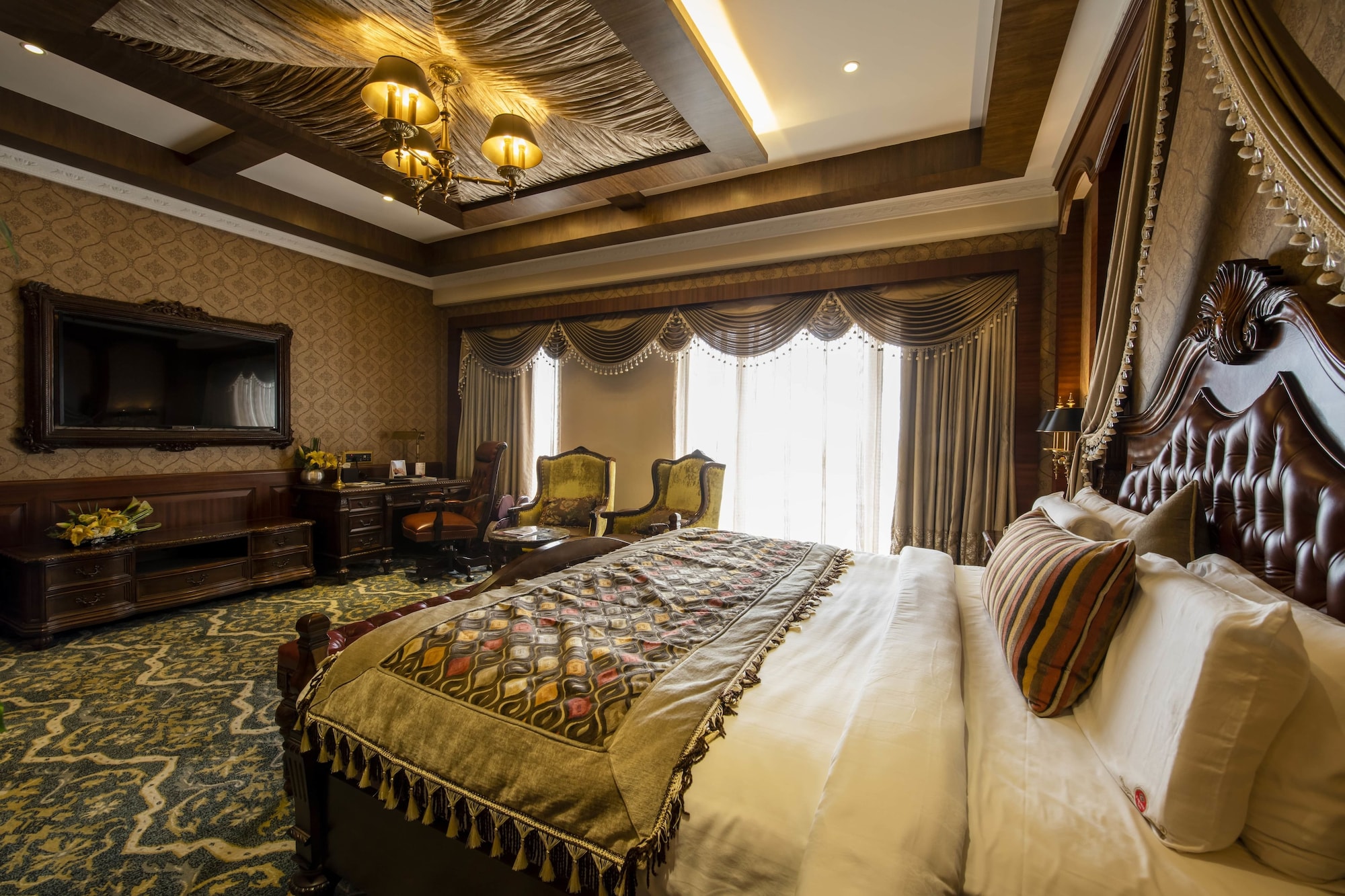 Presidential, Secret, Suite, King Bed, Hot Tub, Bathtub