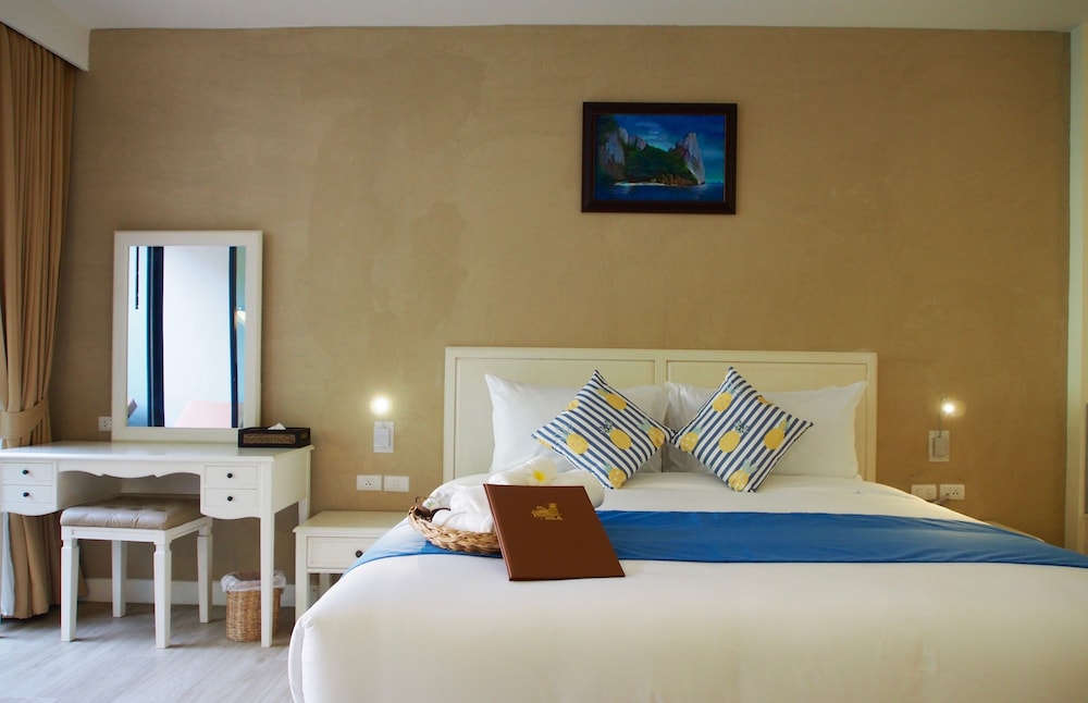 HULA HULA RESORT l truly tropical and fun wellness 49/90