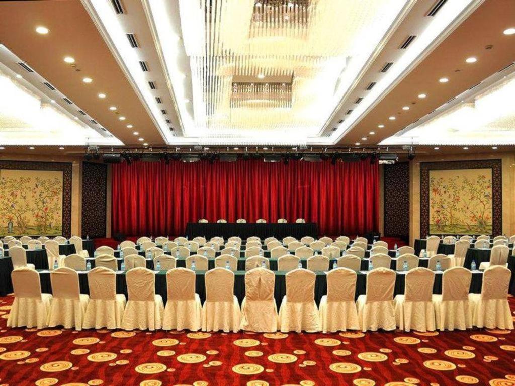 CHINA GARDEN HOTEL 46/56