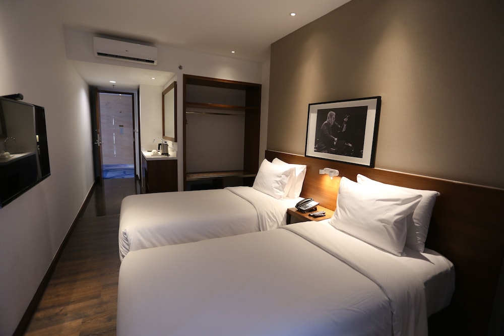 Veranda Serviced Residence @ Puri 26/74