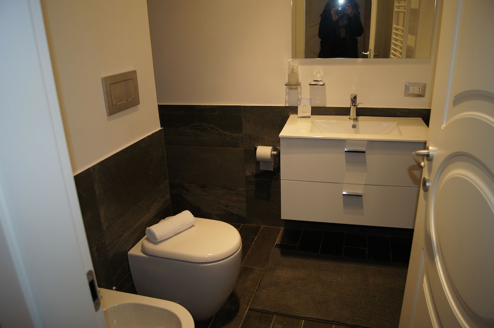 Arch Rome Suites 11/75