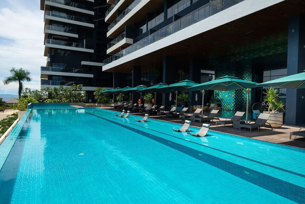 The Reef Island Resort Mactan, Cebu 19/20