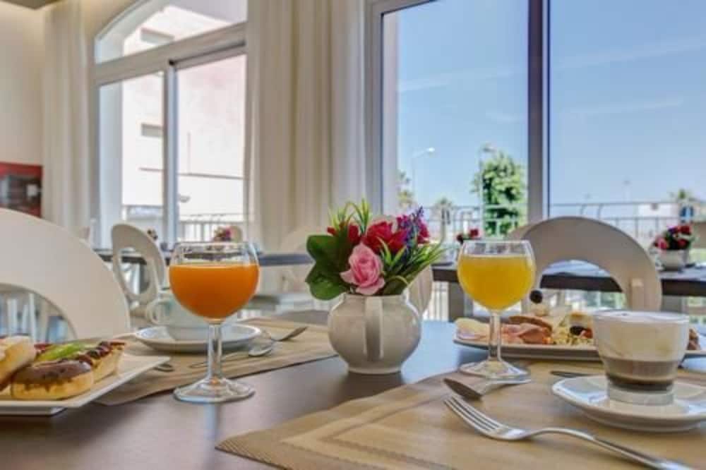 HOTEL AUGUSTEA 46/62