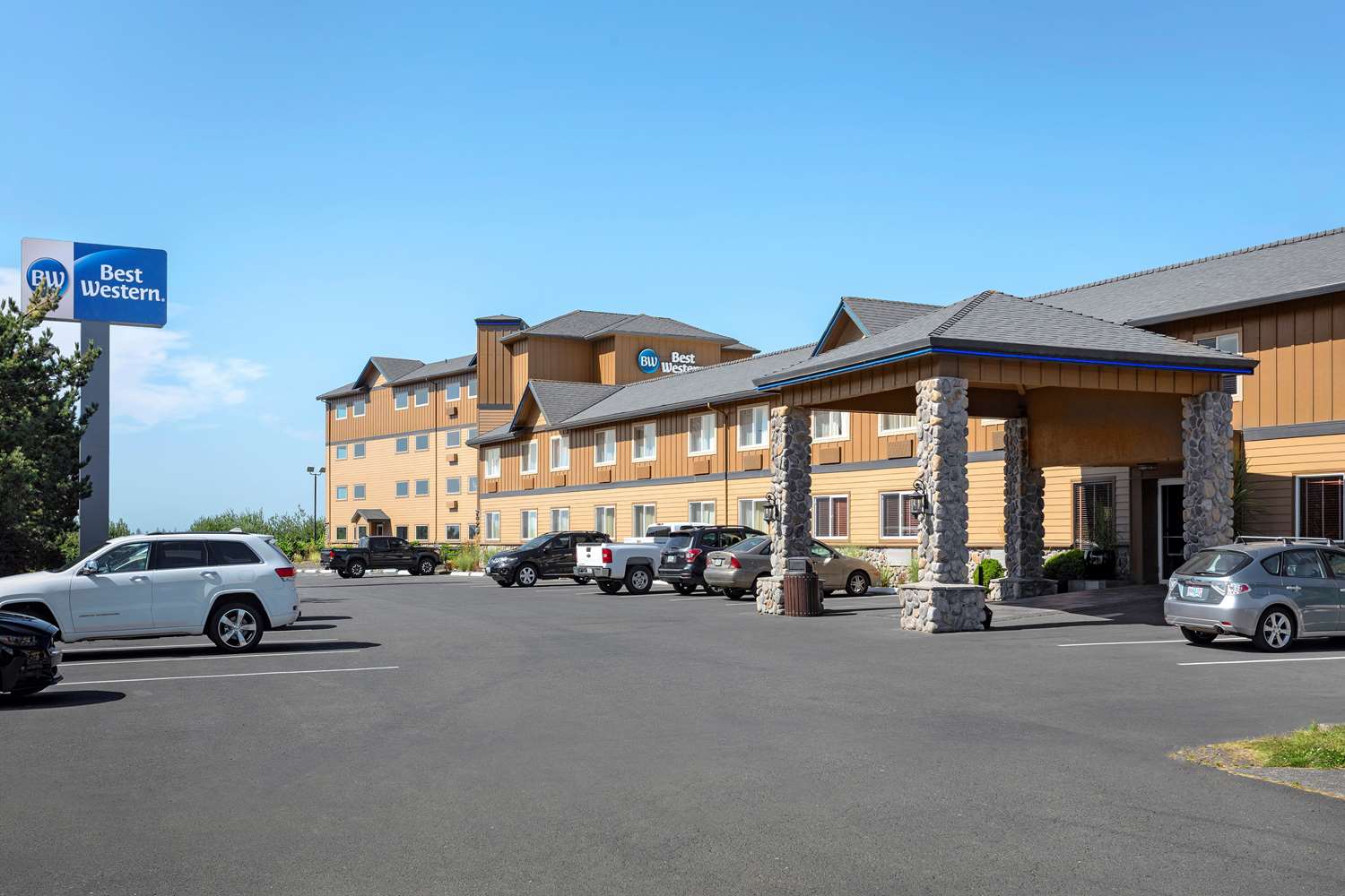 Lloyd Hotel Astoria Bayfront, Ascend Hotel Collection, OR 42/43