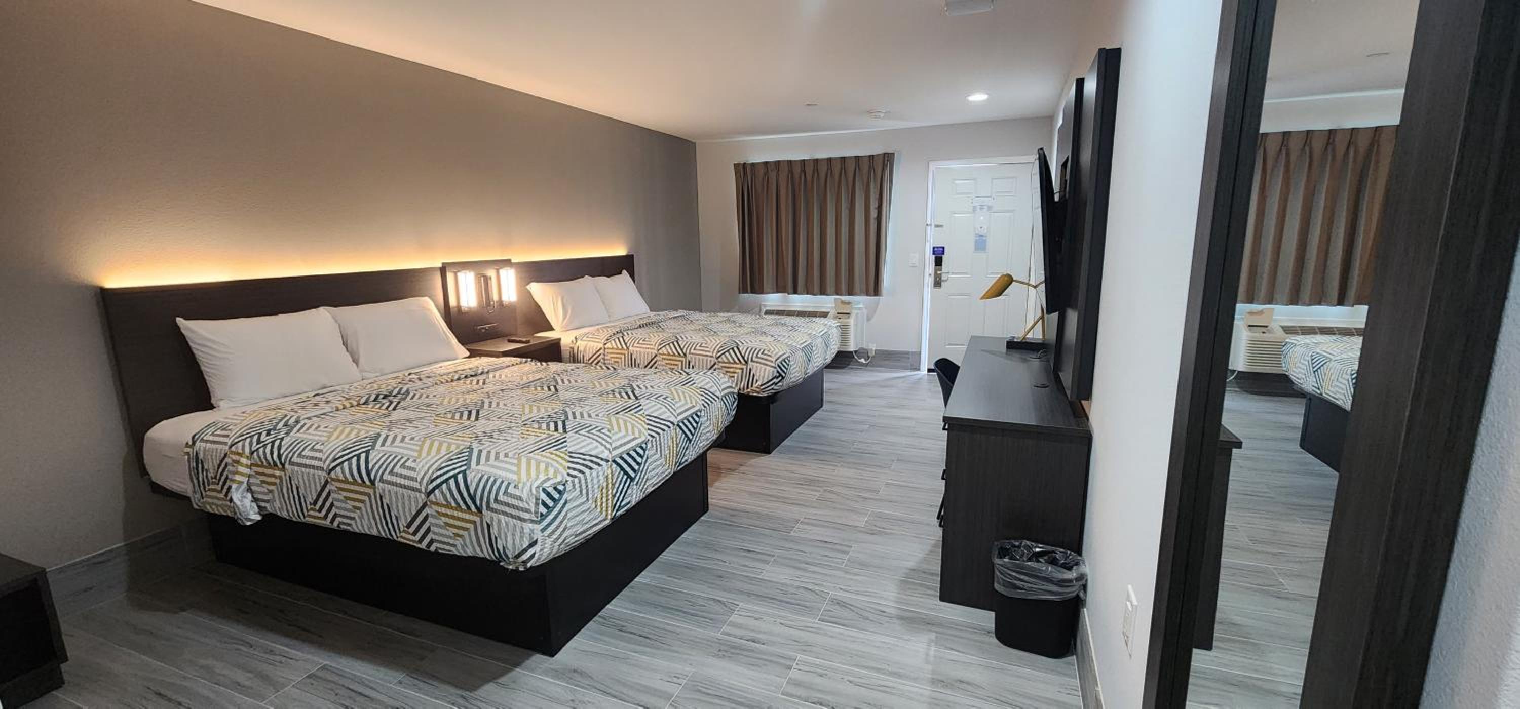 2 Queen Beds - Non-Smoking