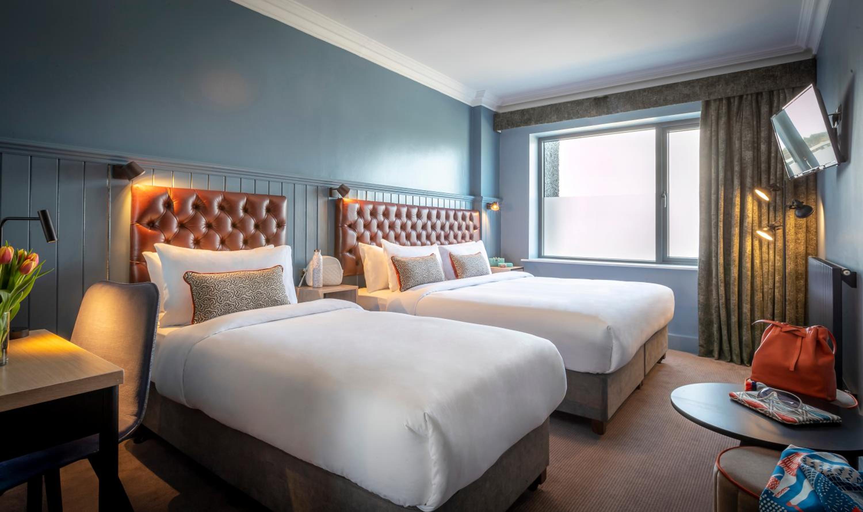 SUPERIOR, DOUBLE OR TWIN BED