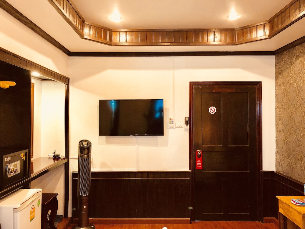 Merry Riverside Hotel 26/70