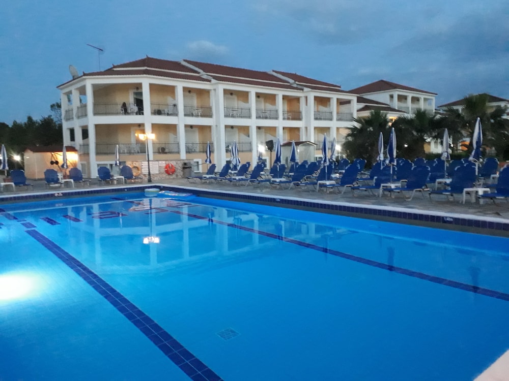 Village Inn Studios & Family Apartments 23/39