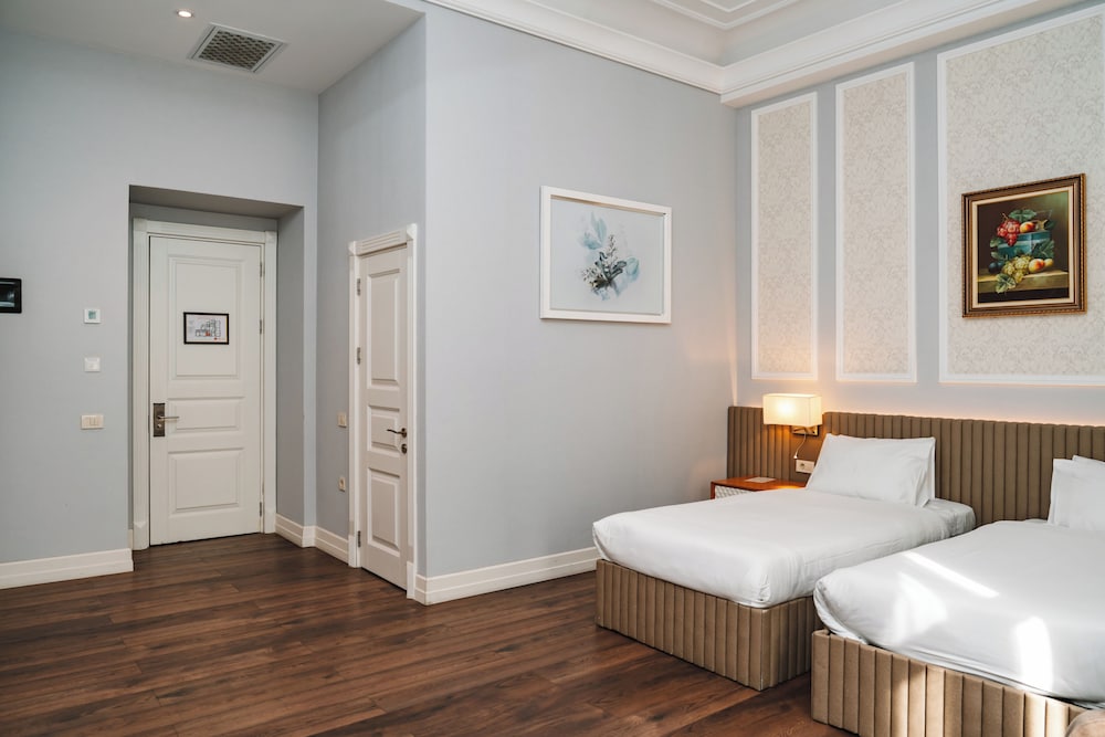 Superior, Twin Beds, Promenade Hotel 4/8