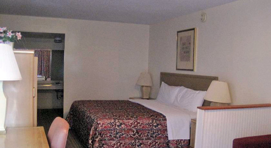 Scottish Inns and Suites 1/6
